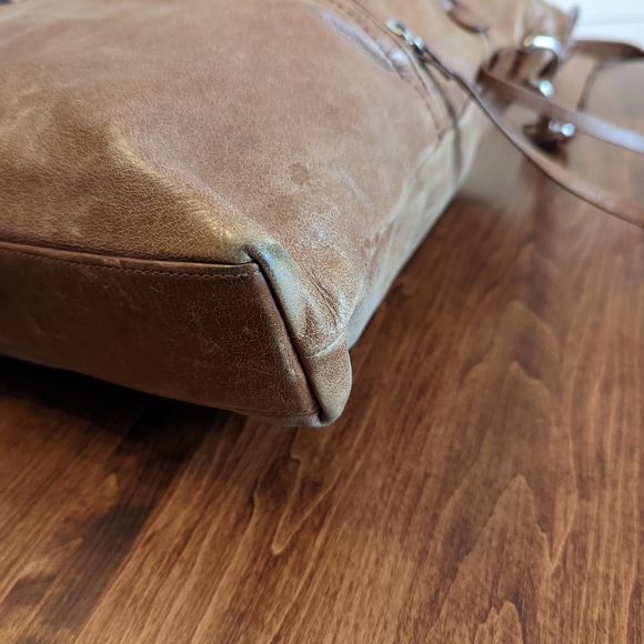 HOBO Quinn Crossbody - Picture 7 of 9